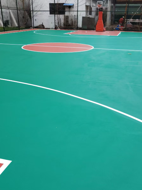 皋兰 球场长期使用易出现地面开裂